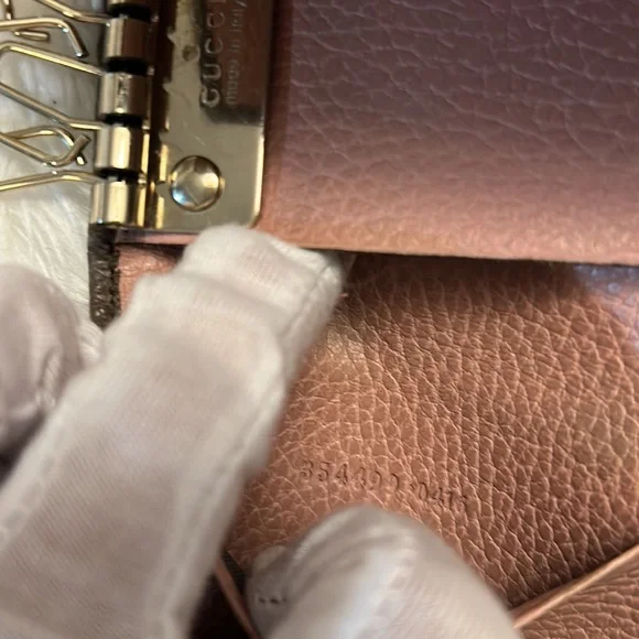 Authentic Gucci leather trifold  keychain cardholder Cute handwritten logo - Picture 14 of 16